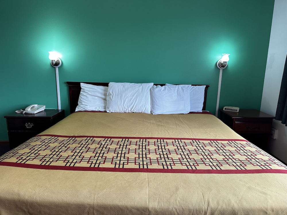 Attica Inn - photo 17
