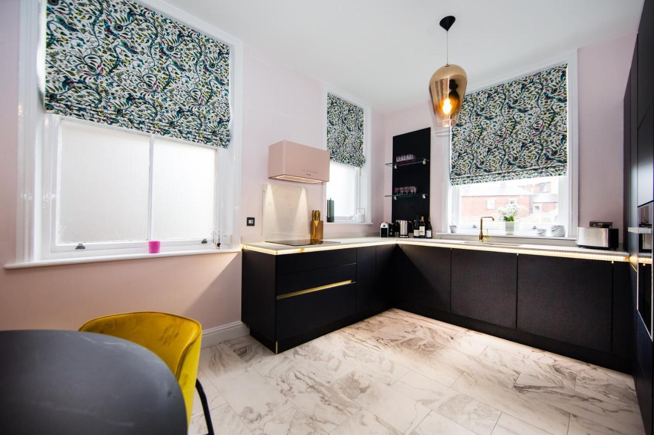 Luxury Travel Emporium Hg1 2 Luxury Apartments with Parking Space in Town Centre