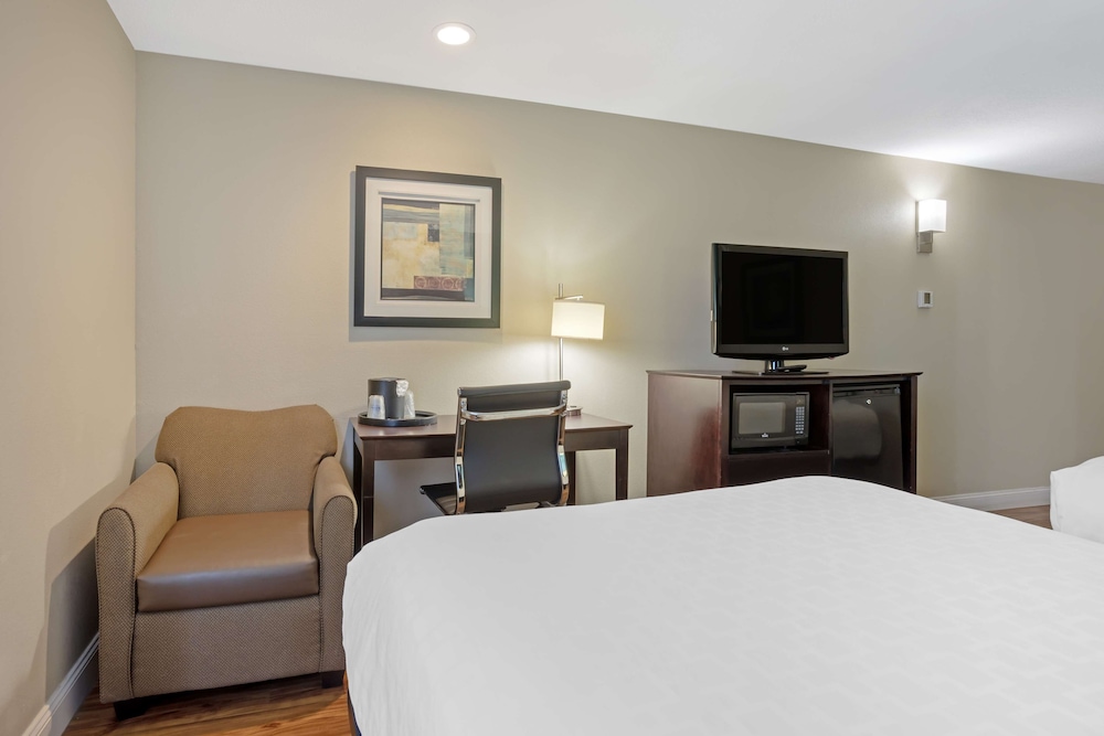 Best Western Plus Lonoke Hotel - photo 15