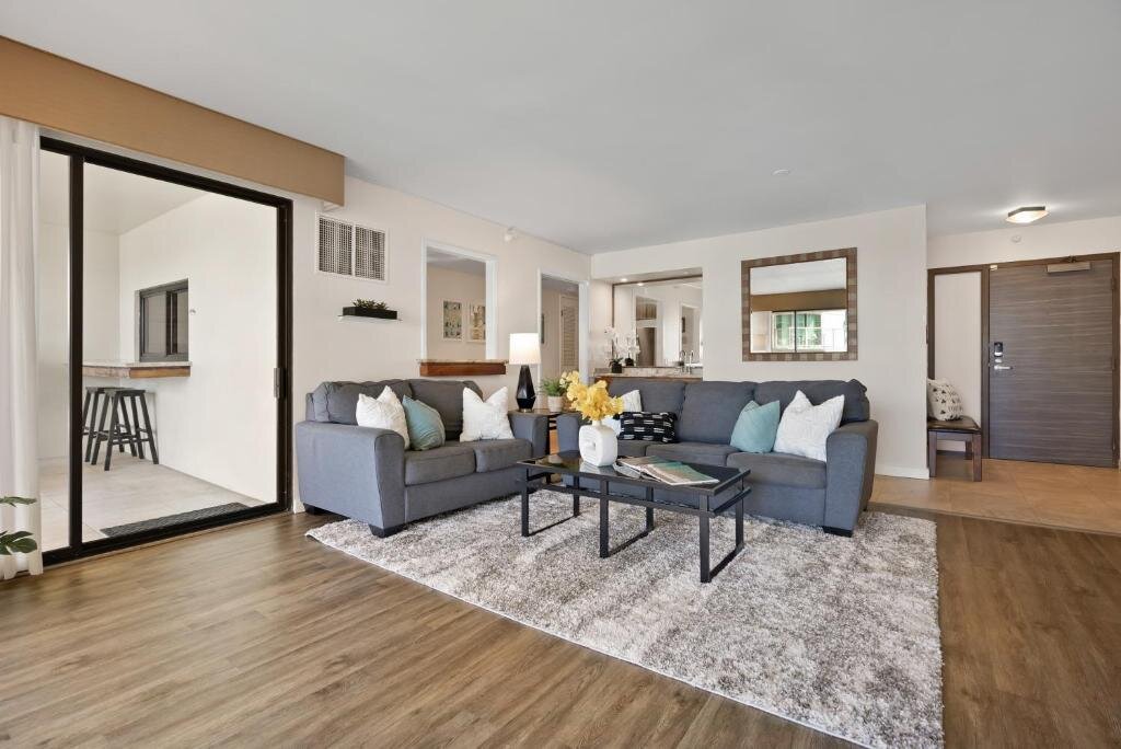 Spacious Waikiki Beach 2BR Ocean View Free Parking — 4-Star Luxury Hotel in Honolulu, United States