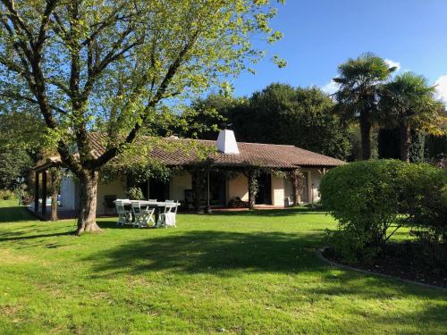 Aux Portes du Grand Bleu — hotel in Grosbreuil