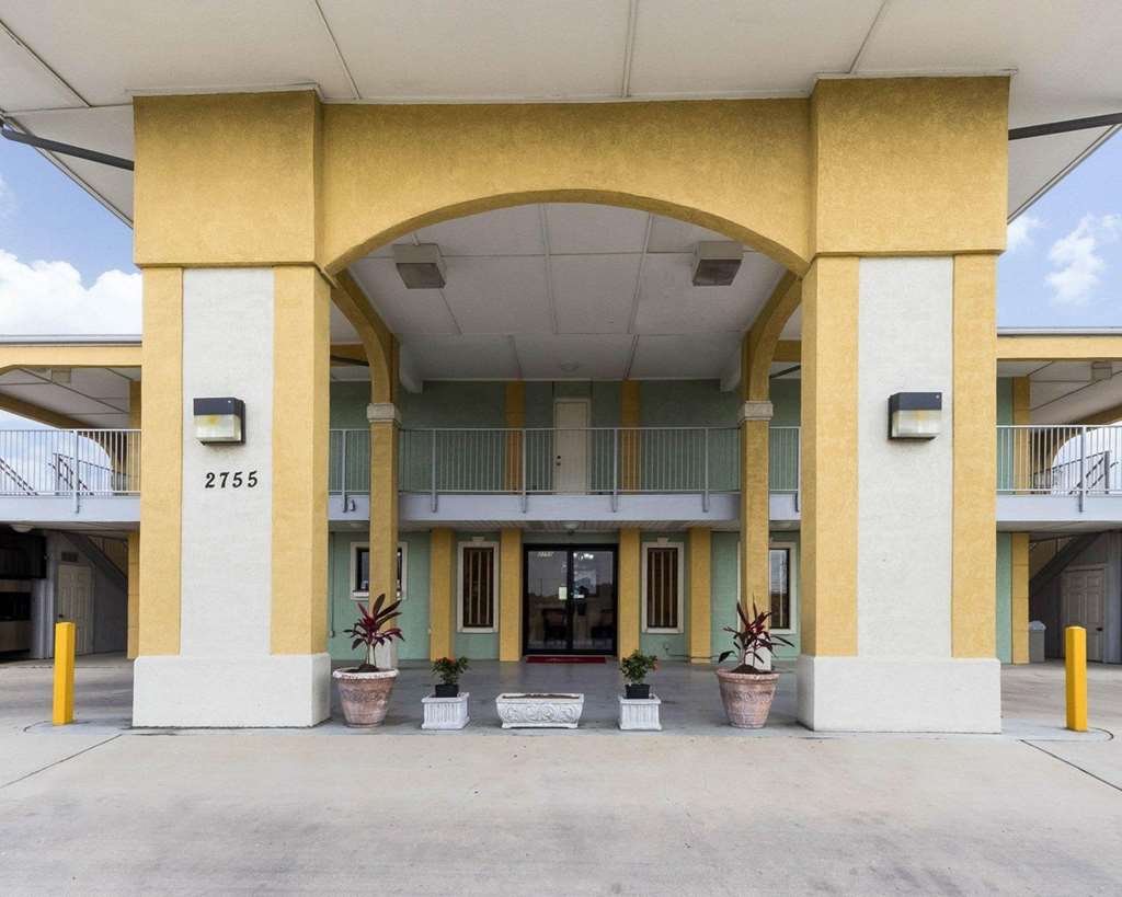 Econo Lodge Inn & Suites Downtown Northeast near Fort Sam Houston - featured photo