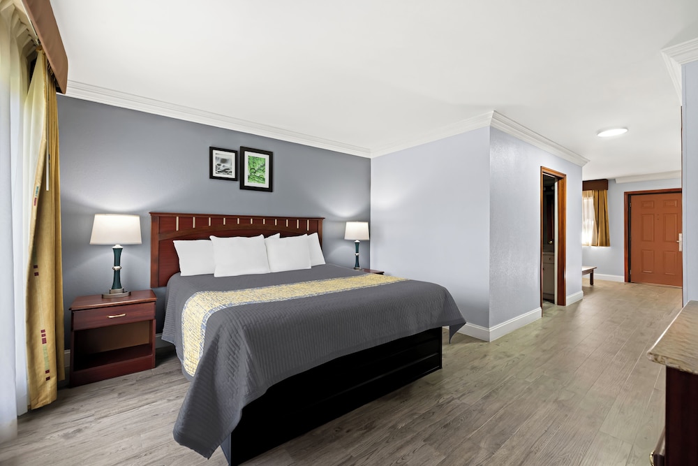 Village Haven Inn & Extended Stay - photo 7