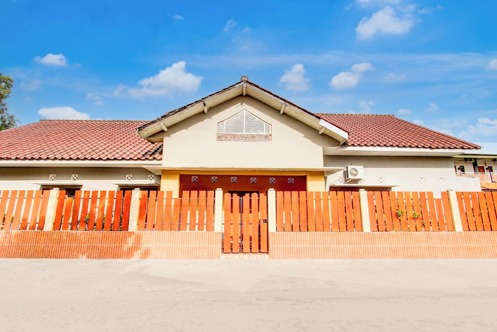 Hotel O Homestay Putra Syariah — Kasihan