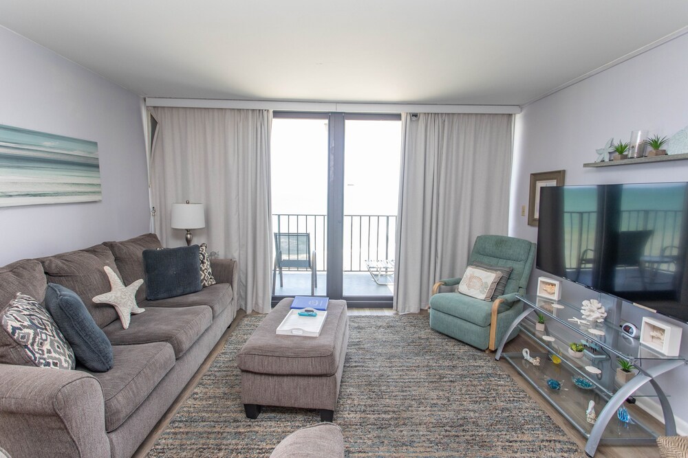 Royal Garden Resort 415 2 Bedroom Condo by RedAwning - photo 12