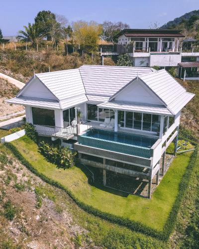 BaanKuer Hill Pool Villa — 4-Star Luxury Hotel in Ko Lanta, Thailand
