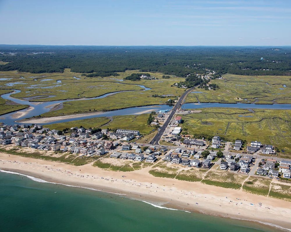 Mainsail Motel & Cottages - photo 26
