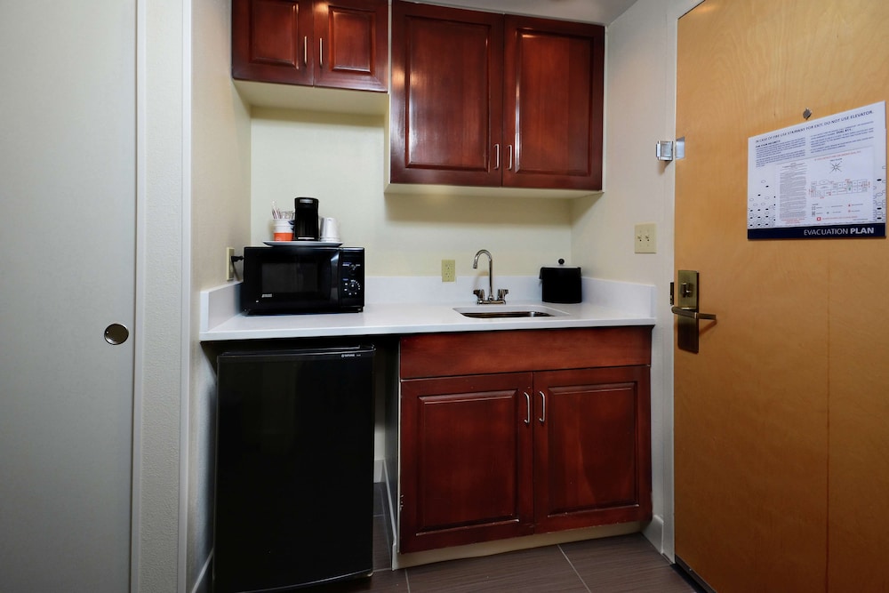 Hampton Inn Martinsville - photo 20