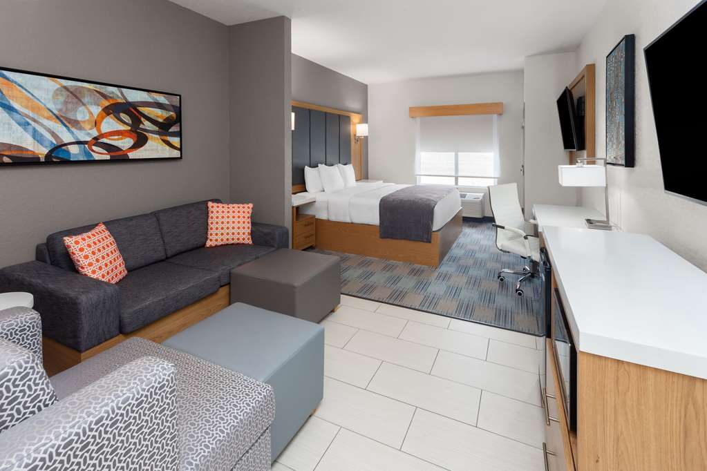 La Quinta Inn & Suites Coralville Iowa City - photo 26