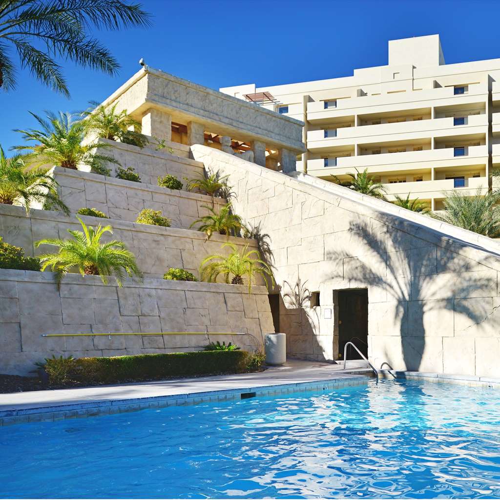 CAN OUTDOOR POOL