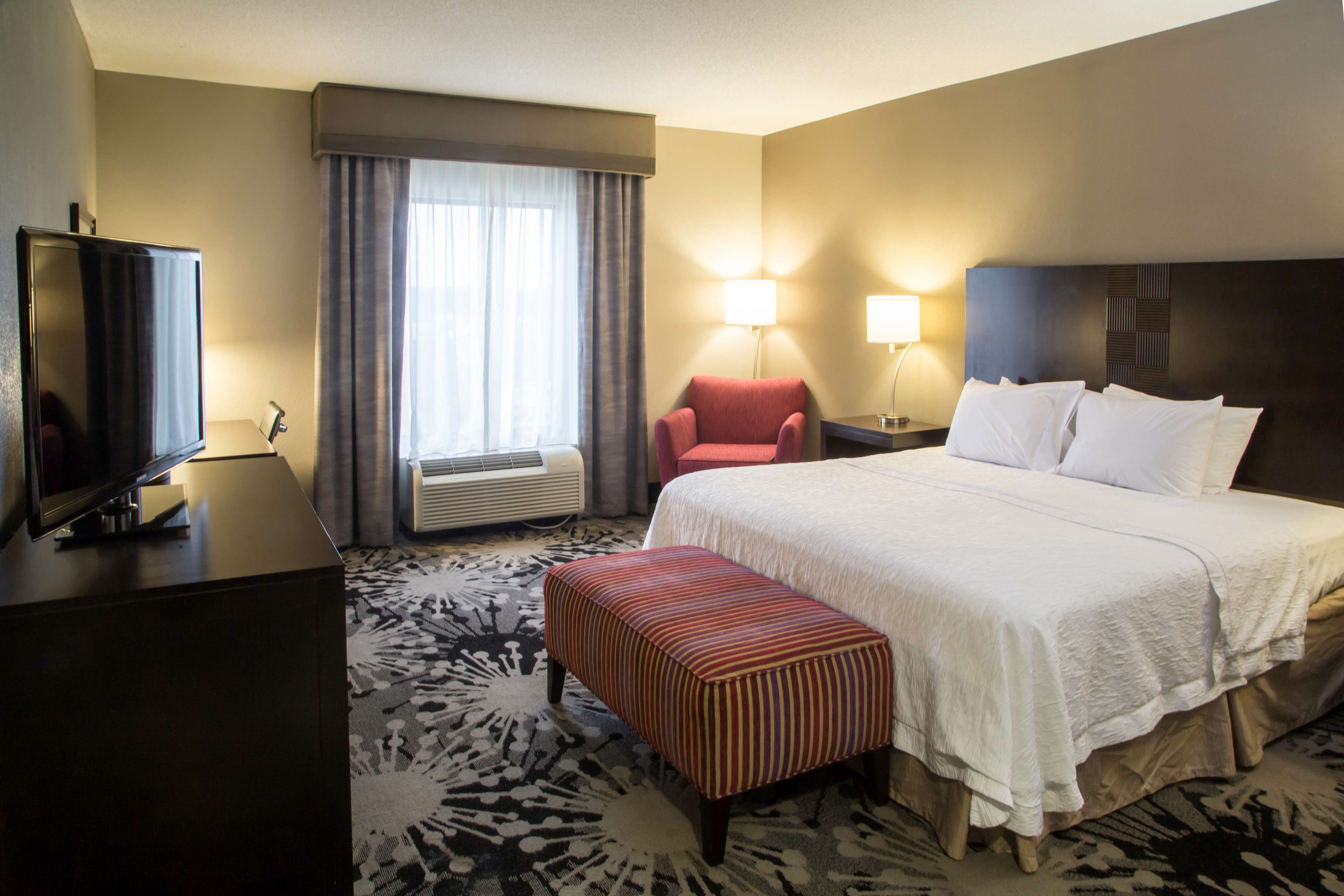 Hampton Inn Oxford Conference Center - photo 33