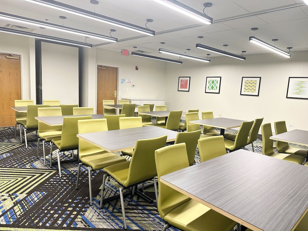 Holiday Inn Express & Suites Prospect Heights by IHG - photo 39