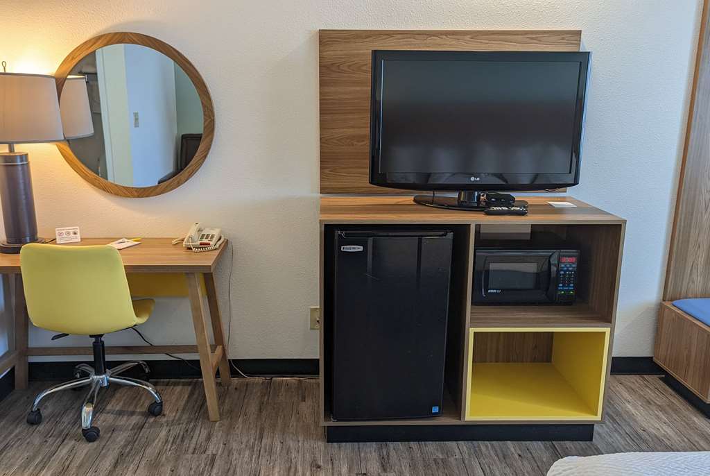 Days Inn by Wyndham Lake Havasu - photo 11