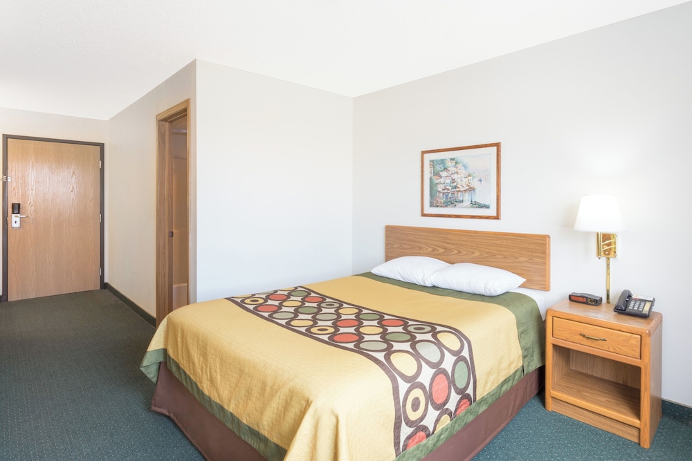 Super 8 by Wyndham Dewitt - photo 13