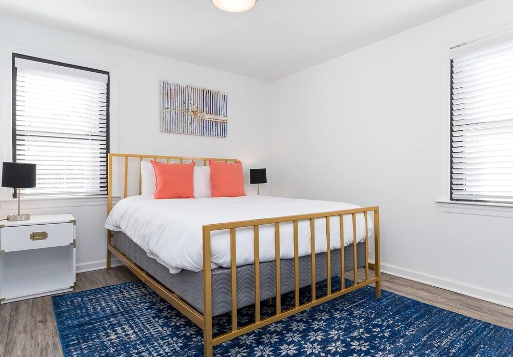 8 BRs Comprised of 4 2BR Suites by Domio - photo 13