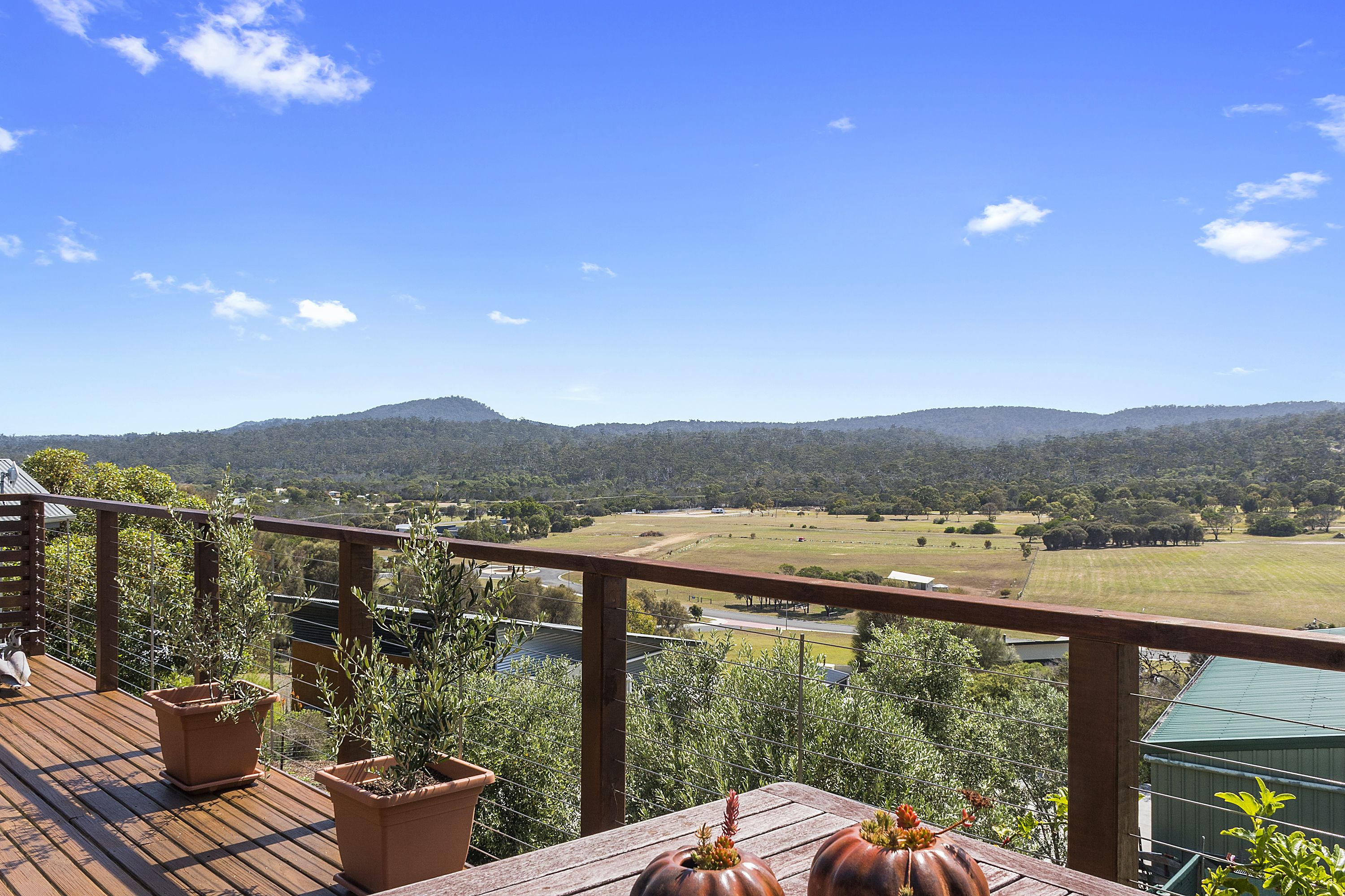Zenith — 4-Star Luxury Hotel in Coles Bay, Australia