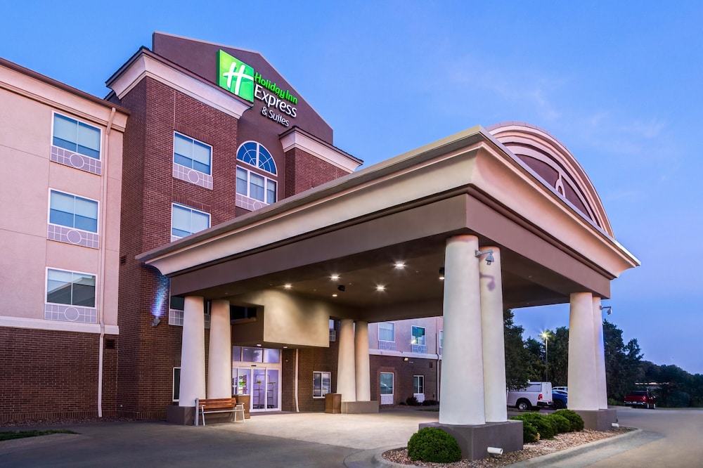 Holiday Inn Express Salinas by IHG - photo 35