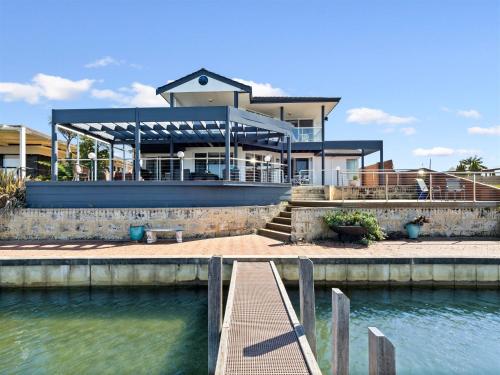 Private Jetty Family & Pet Friendly in Mandurah, Australia