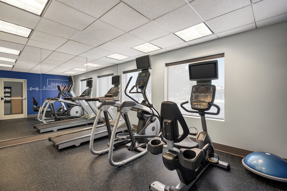 Holiday Inn Express Hotel & Suites Fredericksburg by IHG - photo 32
