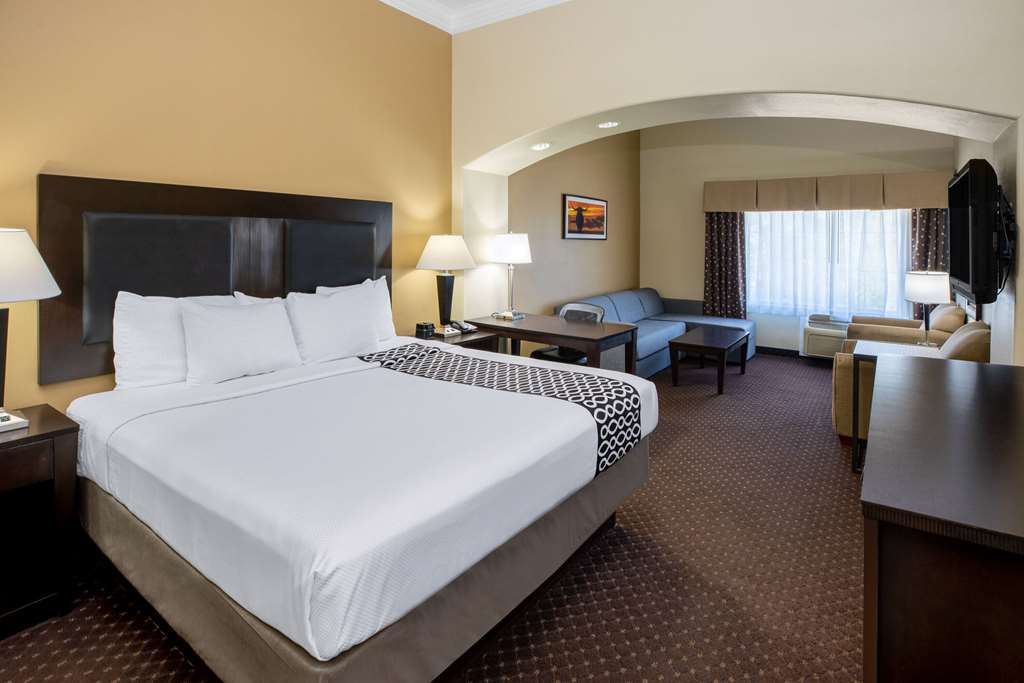 La Quinta Inn & Suites by Wyndham Houston New Caney - photo 24
