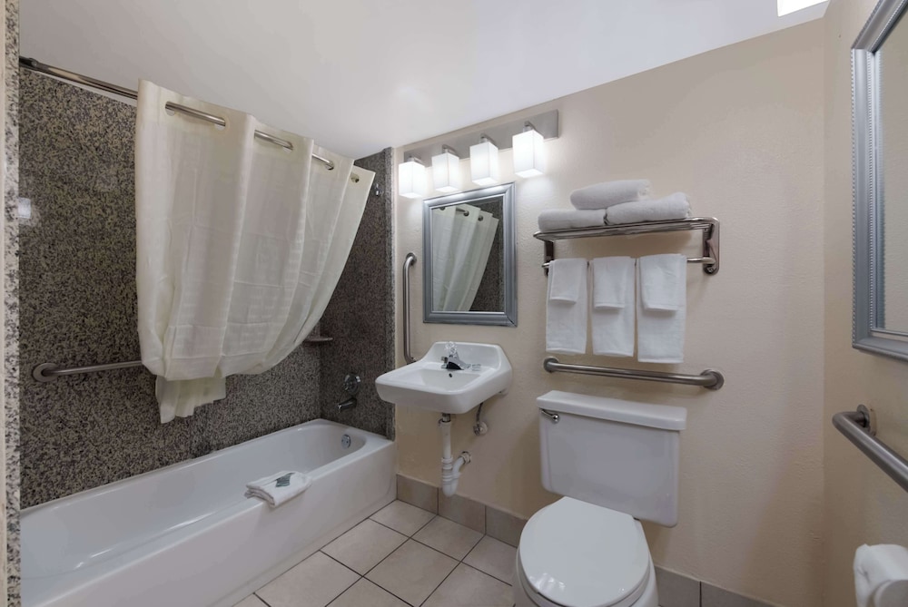 Best Western Hampton Coliseum Inn - photo 18