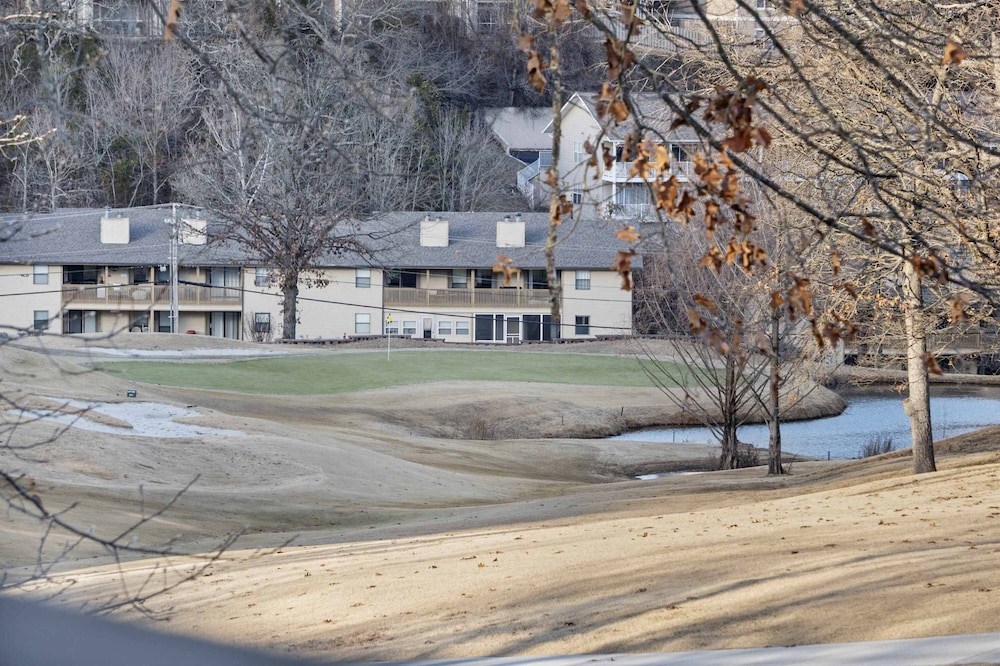 Royale Tee Retreat Golf Dream — 4-Star Luxury Hotel in Branson, United States