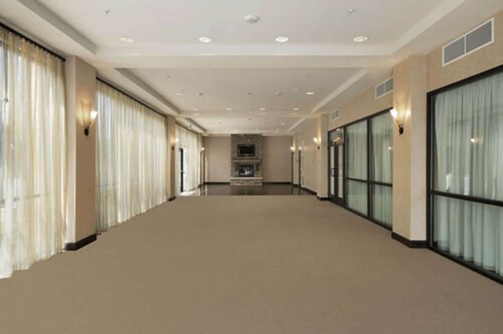 Hampton Inn Jacksonville Anniston Area - photo 65