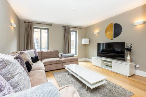 Fantastic Multilevel 3BR Vibrant Angel 5min Tube — 4-Star Luxury Hotel in London, United Kingdom