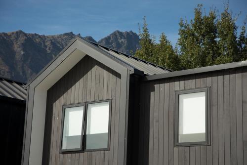 Cherry Apartment — 4-Star Luxury Hotel in Queenstown, New Zealand
