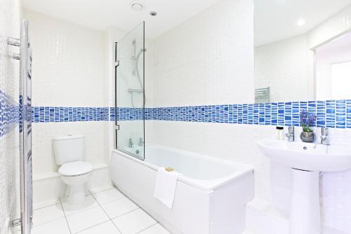 Borehamwood Luxury 2 bed 2 bath apartment — 4-Star Luxury Hotel in Borehamwood, United Kingdom