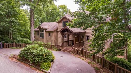 Stags Leap at Yonahlossee in Boone, United States