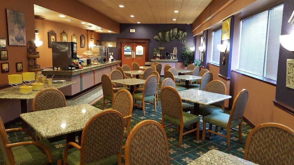 Days Inn by Wyndham Durham Near Duke University - photo 63