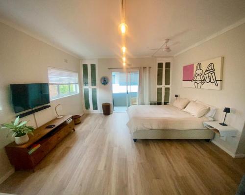 Bright Modern Studio Apartment