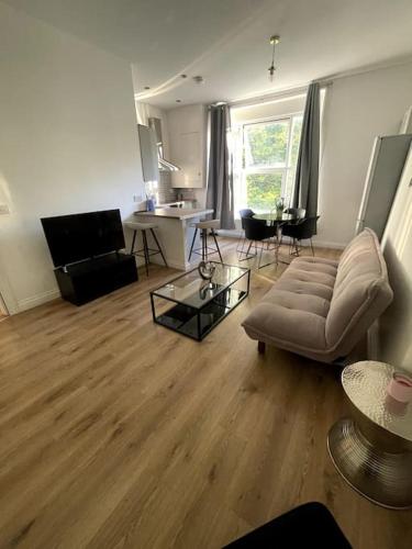 Cosy 3 bedroom flat in Chatham — 4-Star Luxury Hotel in Chatham, United Kingdom