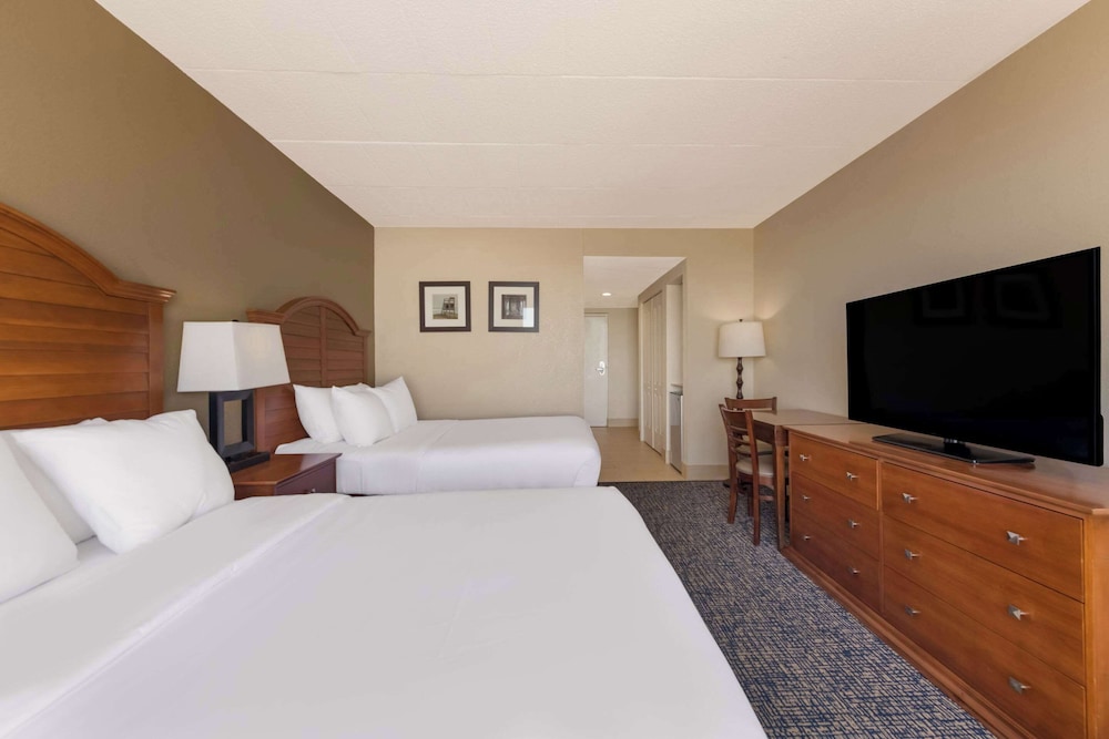 Comfort Inn South Oceanfront - photo 5