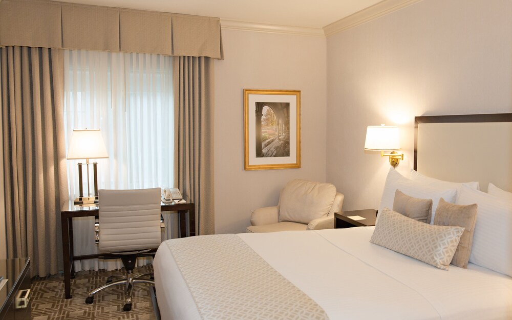Bell Tower Hotel - photo 4