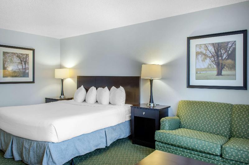Ramada by Wyndham Shreveport Airport - photo 10