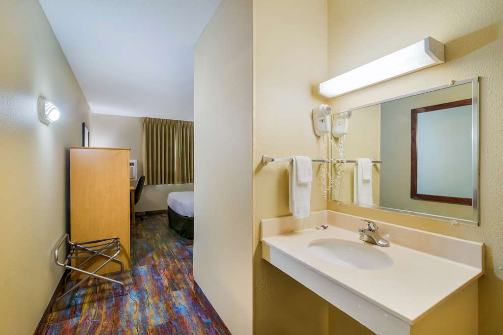 Americas Best Value Inn Fargo - photo 23