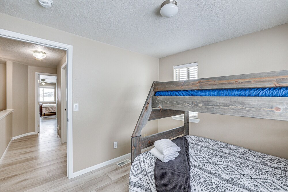 5 Mi to Ski Resort: Mtn view Townhome in Dillon - photo 4