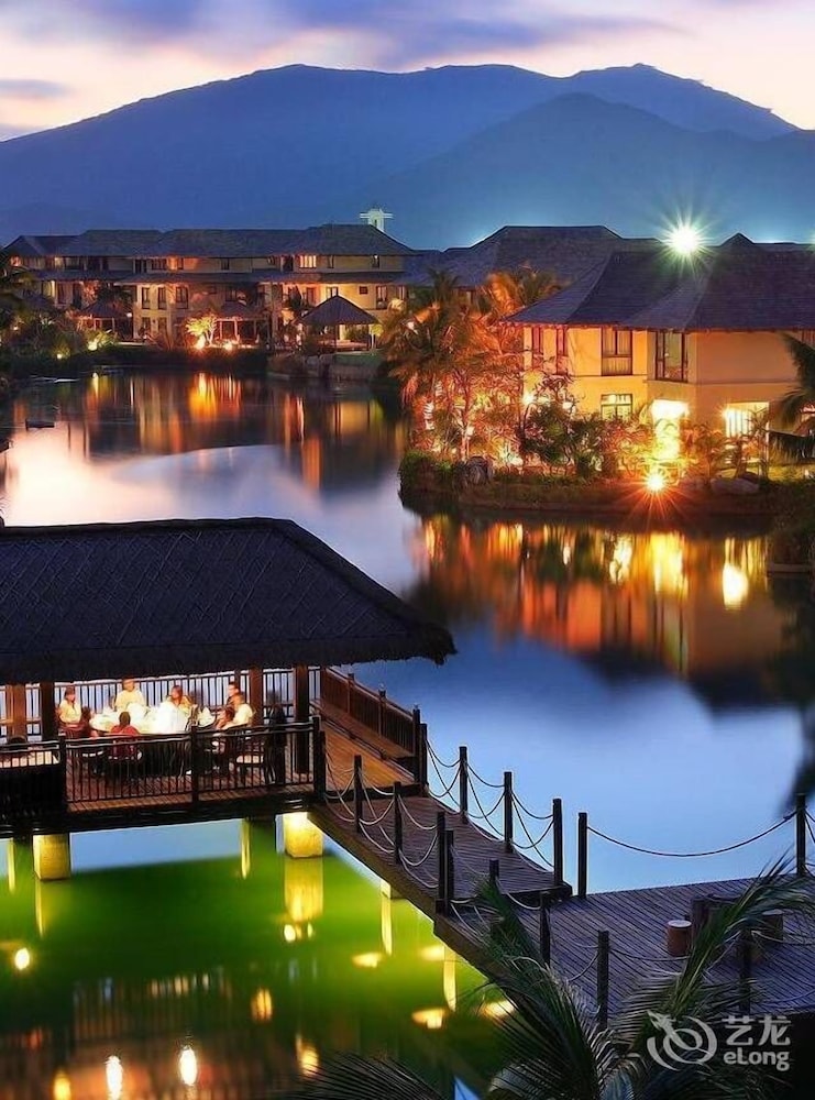 Sanya Yalong Bay Villas & Spa — 5-Star Luxury Hotel in Sanya, People's Republic of China