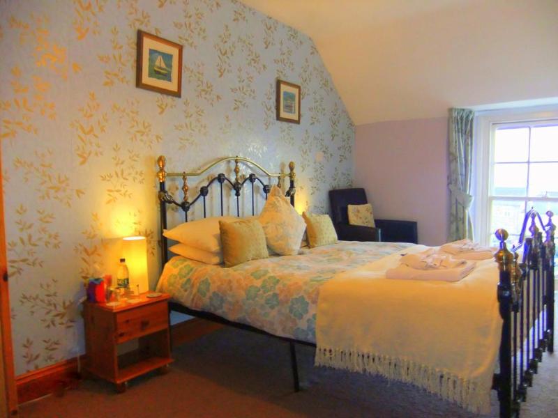College Guest House — 4-Star Luxury Hotel in Haverfordwest, United Kingdom