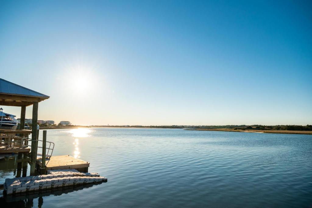 Golden Hour by Oak Island Accommodations - photo 15