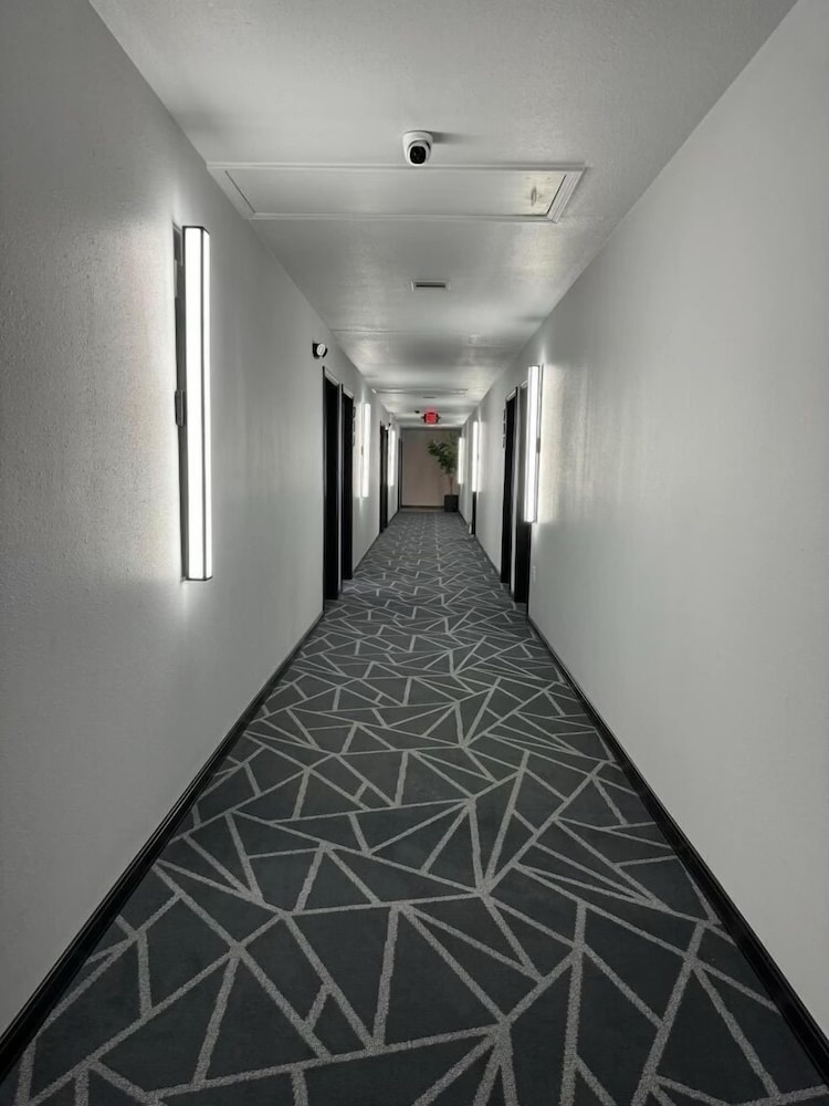 Road House Hotel & RV Park - photo 16