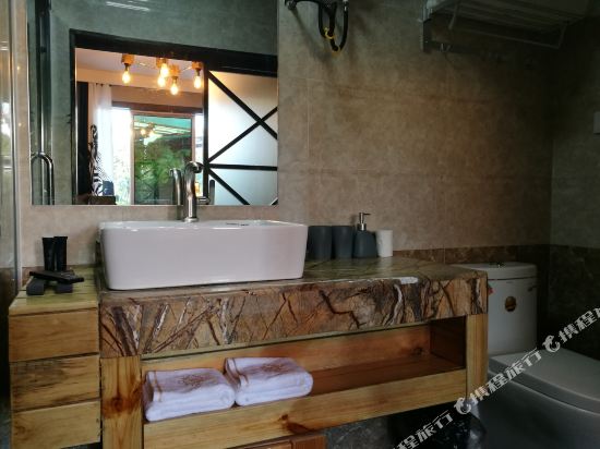 Wanderlust House - last minute hotel in Sanya