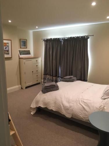St Anthony s bright perkily decorated 3 bedroom house