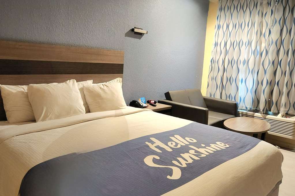Days Inn by Wyndham Freeport - photo 10