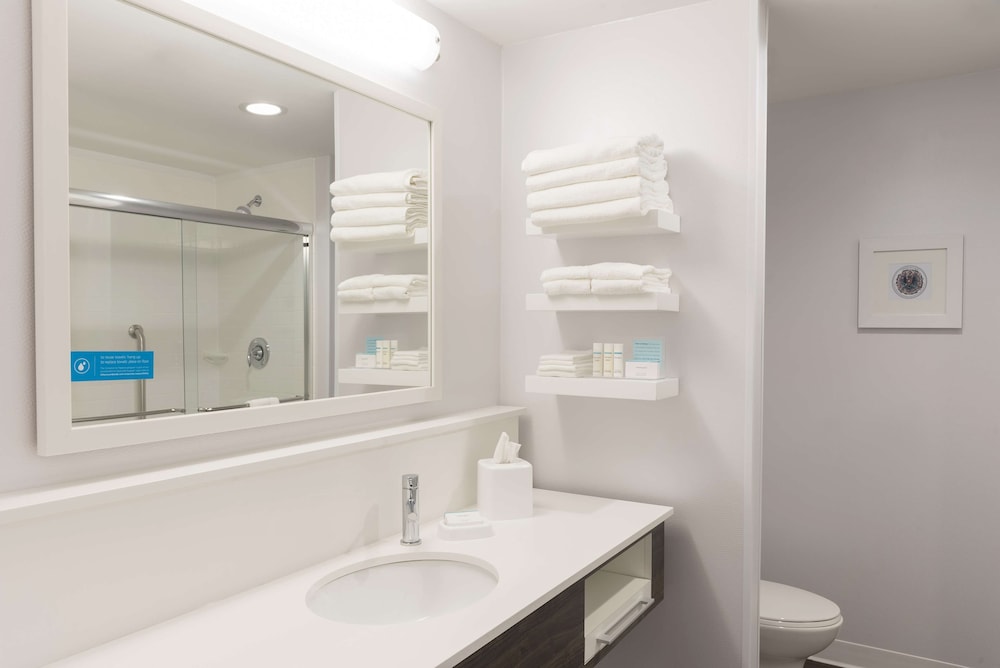 Hampton Inn & Suites Chicago Schaumburg - photo 15