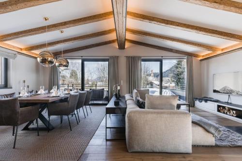 Genießen Sie Bergblick & Sauna im modernen Chalet — 4-Star Luxury Hotel in Going, Austria
