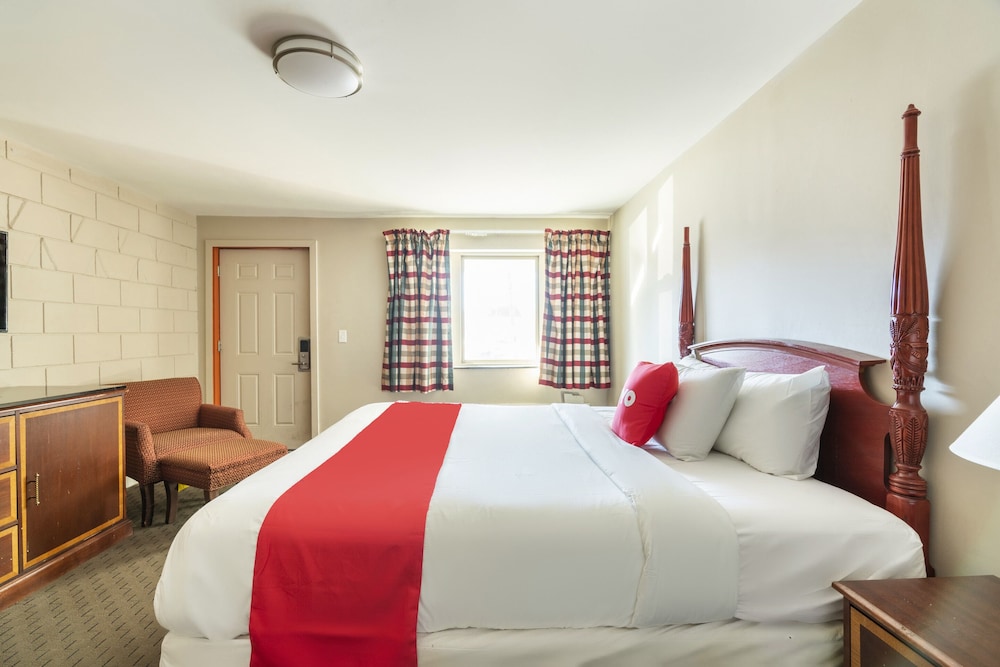 OYO Hotel Malden MA Broadway - photo 18