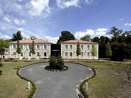 Domaine du Pont de l'Eyre — hotel in Salles